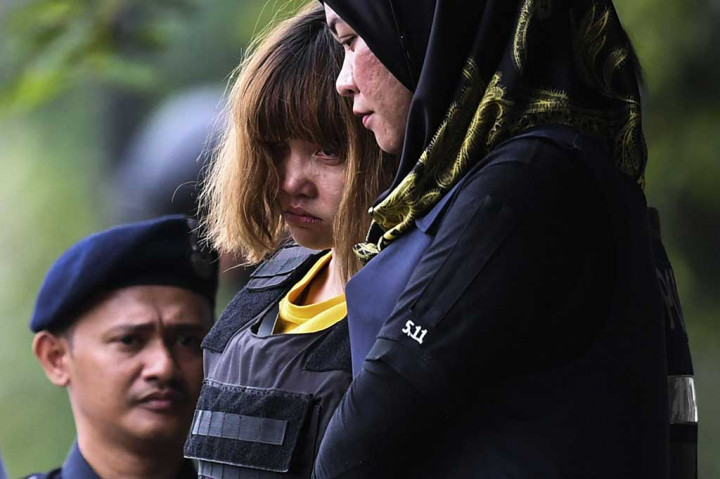 Warga negara Vietnam Doan Thi Huong, tersangka kasus dugaan pembunuhan Kim Jong-nam, tiba di sebuah gedung pengadilan di Sepang, Malaysia, Rabu.