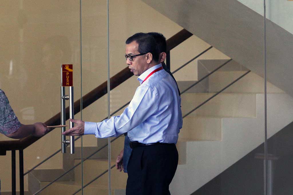 Mantan Dirut PT Garuda Indonesia Emirsyah Satar tiba untuk menjalani pemeriksaan di Gedung Komisi Pemberantasan Korupsi (KPK), Jakarta, Rabu (1/3/2017).