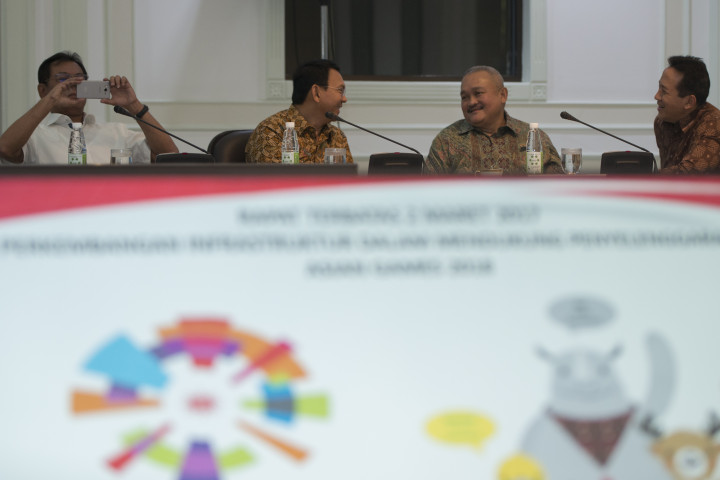 Asian Games 2018 akan digelar di Jakarta dan Palembang. Di dalam kapasitasnya sebagai kepala daerah terkait maka Gubernur Basuki Tjahaja Purnama dan Gubernur Alex Noerdin disertakan dalam rapat kabinet terbatas ini. 