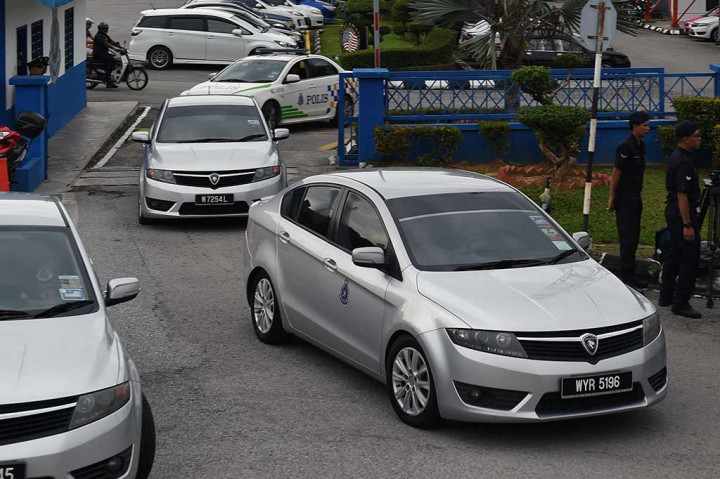 Kendaraan yang membawa Jong Chol meninggalkan kantor polisi di Sepang menuju kantor Imigrasi Malaysia untuk proses deportasi.