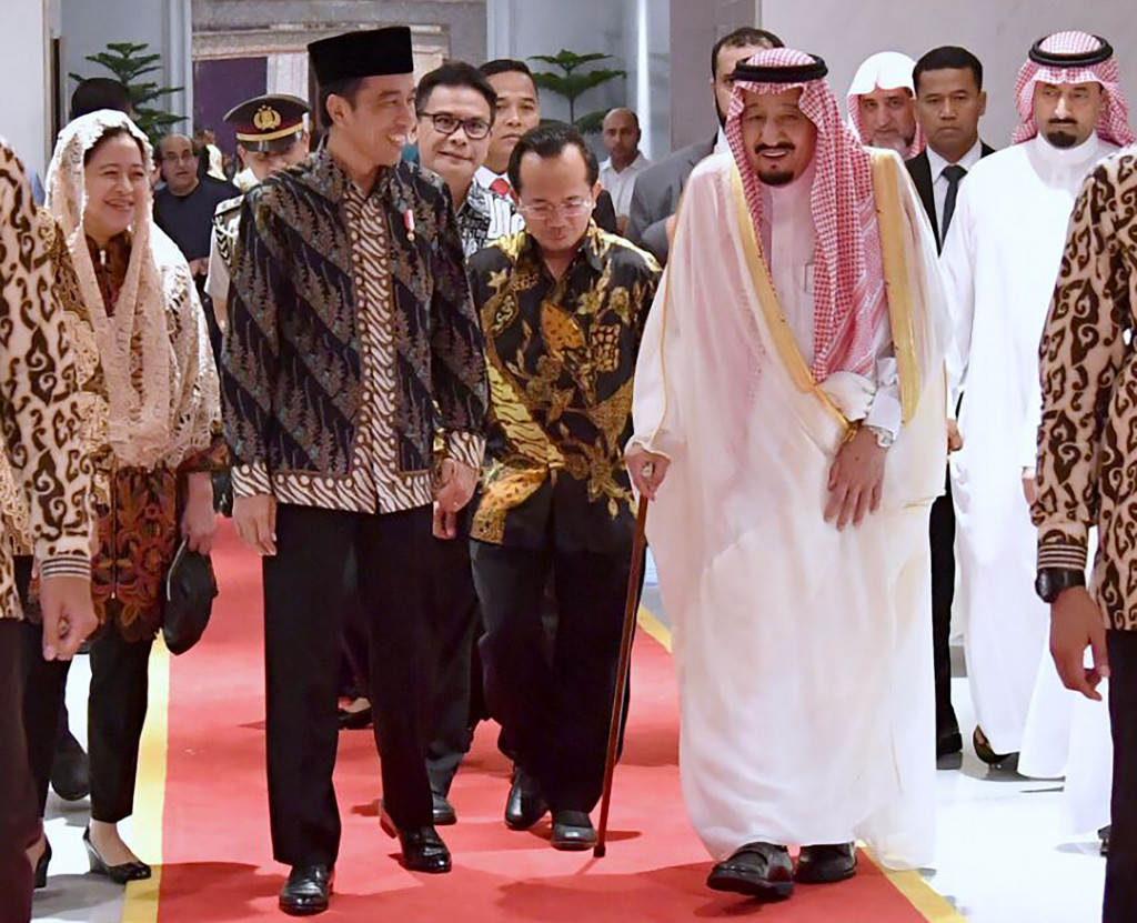 Presiden Jokowi dan Menko PMK Puan Maharani turut dalam dialog antara Raja Salman dengan tokoh lintas agama yang berlangsung di Hotel Raffles, Jakarta, Jumat 3 Maret 2017. 