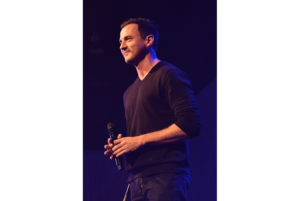 Belum diketahui pasti apa penyebab pelantun tembang 