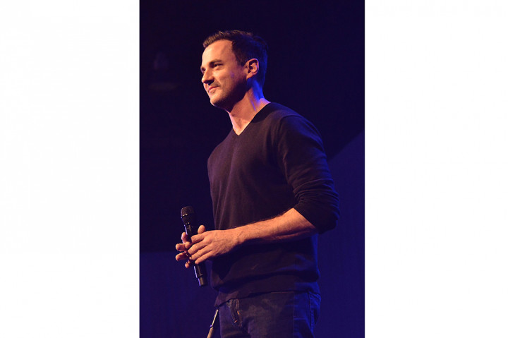 Belum diketahui pasti apa penyebab pelantun tembang 