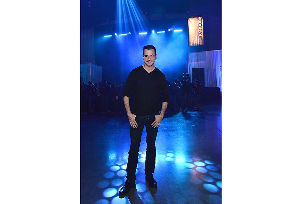 Namun, seperti diberitakan Billboard, Tommy diduga bunuh diri. 