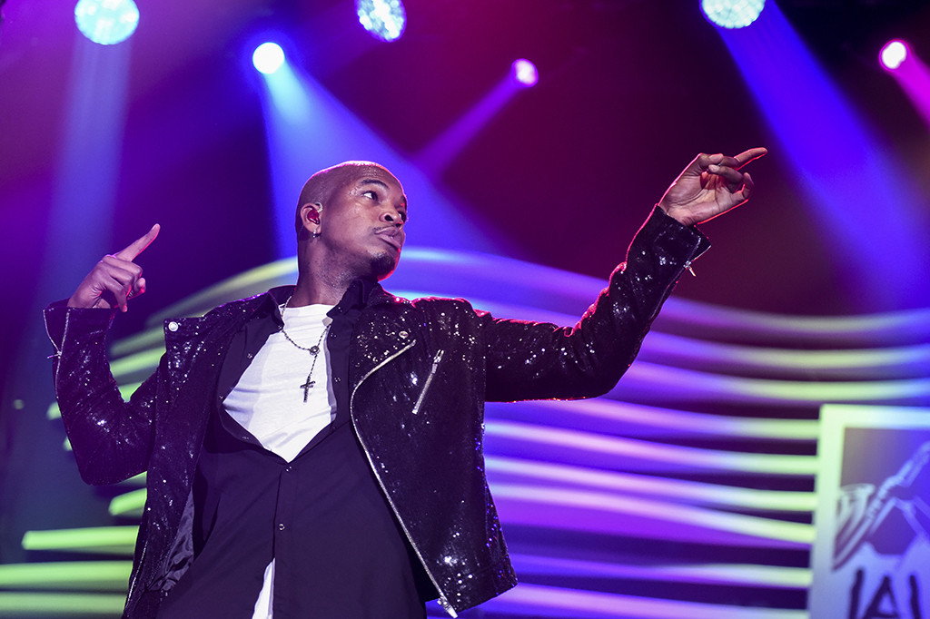 Memulai dengan lagu 'Let's Go', penampilan pertama Ne Yo begitu memukau.