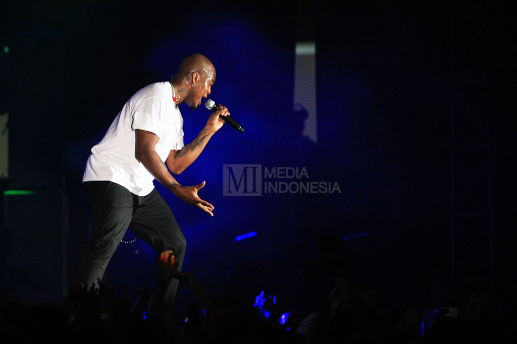 Lagu-lagu terbaiknya pun dinyanyikan dengan apik seperti 'Body On You', 'Champagne Life', 'So Sick', 'You Should Let Me Love You' dan 'One in a Million'.