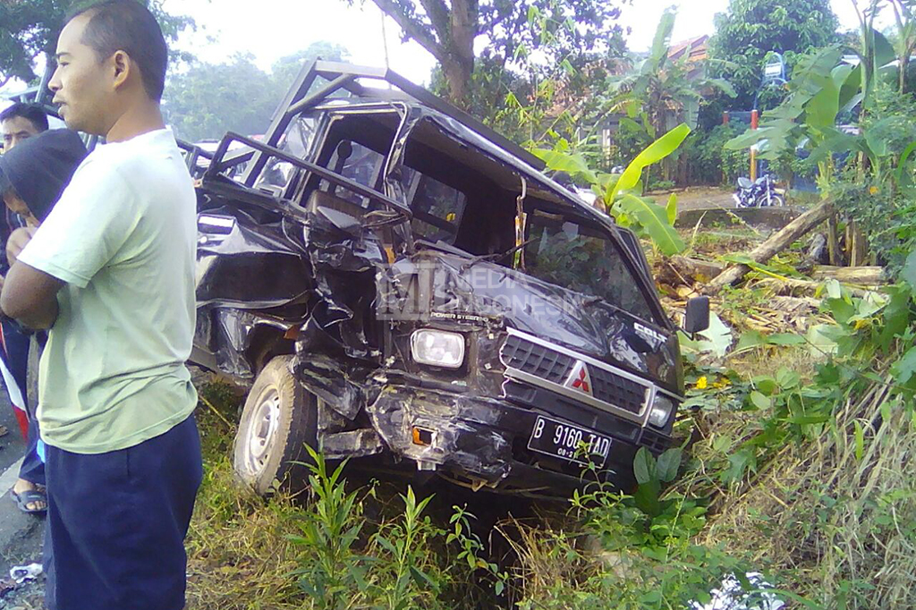 Tidak ada korban jiwa dalam peristiwa ini. Namun, lima penumpang angkutan desa yang merupakan penjual jamu gendong mengalami luka-luka. Kecelakaan tersebut diduga akibat sopir truk yang mengantuk.