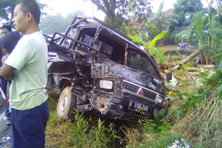 Tidak ada korban jiwa dalam peristiwa ini. Namun, lima penumpang angkutan desa yang merupakan penjual jamu gendong mengalami luka-luka. Kecelakaan tersebut diduga akibat sopir truk yang mengantuk.