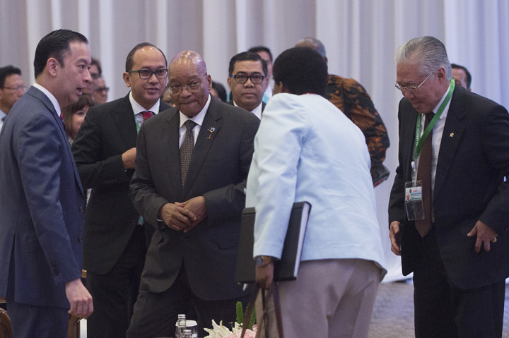 Menurut Jacob Zuma, keberpihakan terhadap pengembangan UKM di kawasan Samudera
Hindia menjadi hal yang penting terutama mengingat pada saat ini perekonomian global masih dalam keadaan yang tidak menentu.