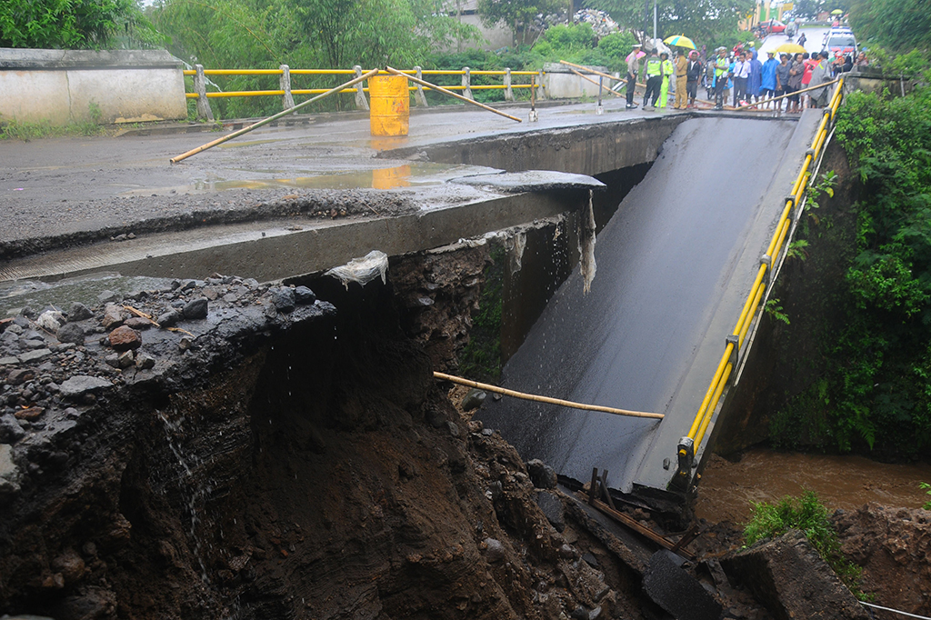 Jembatan tersebut merupakan jalur utama Solo-Boyolali-Magelang melalui Gunung Merapi.