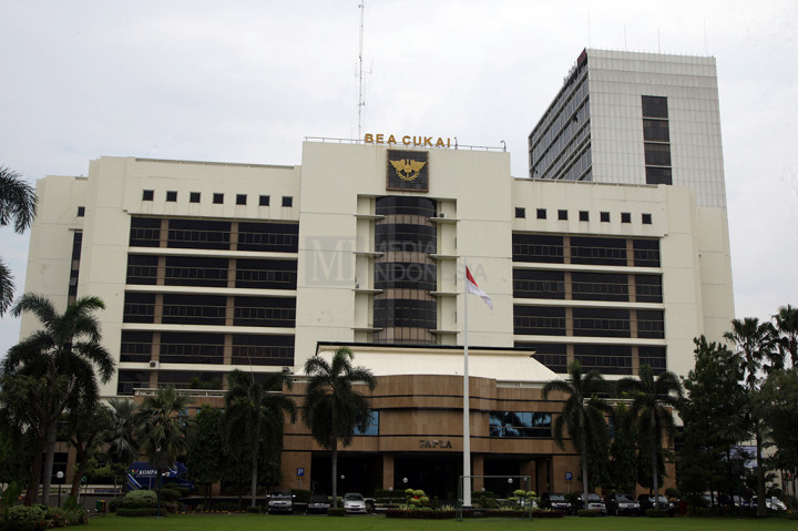 KPK melakukan penggeledahan di kantor Bea-Cukai di Rawamangun, Jakarta Timur.