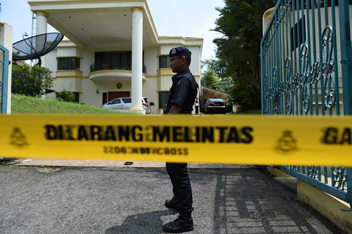 Pemerintah Malaysia melarang staf Kedubes Korut meninggalkan negara tersebut, Selasa.