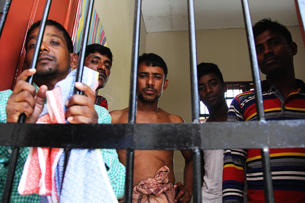 Sejumlah warga negara asing asal Bangladesh berada di ruang detensi Kantor Imigrasi Kelas II Dumai, Dumai, Riau, Selasa (7/3).