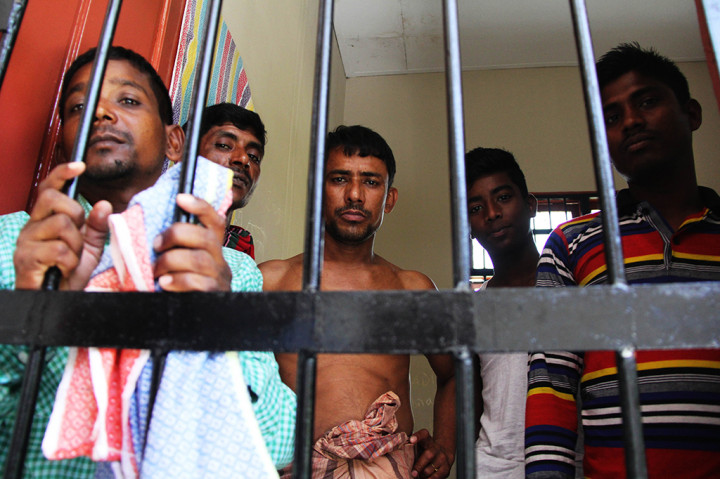 Sejumlah warga negara asing asal Bangladesh berada di ruang detensi Kantor Imigrasi Kelas II Dumai, Dumai, Riau, Selasa (7/3).