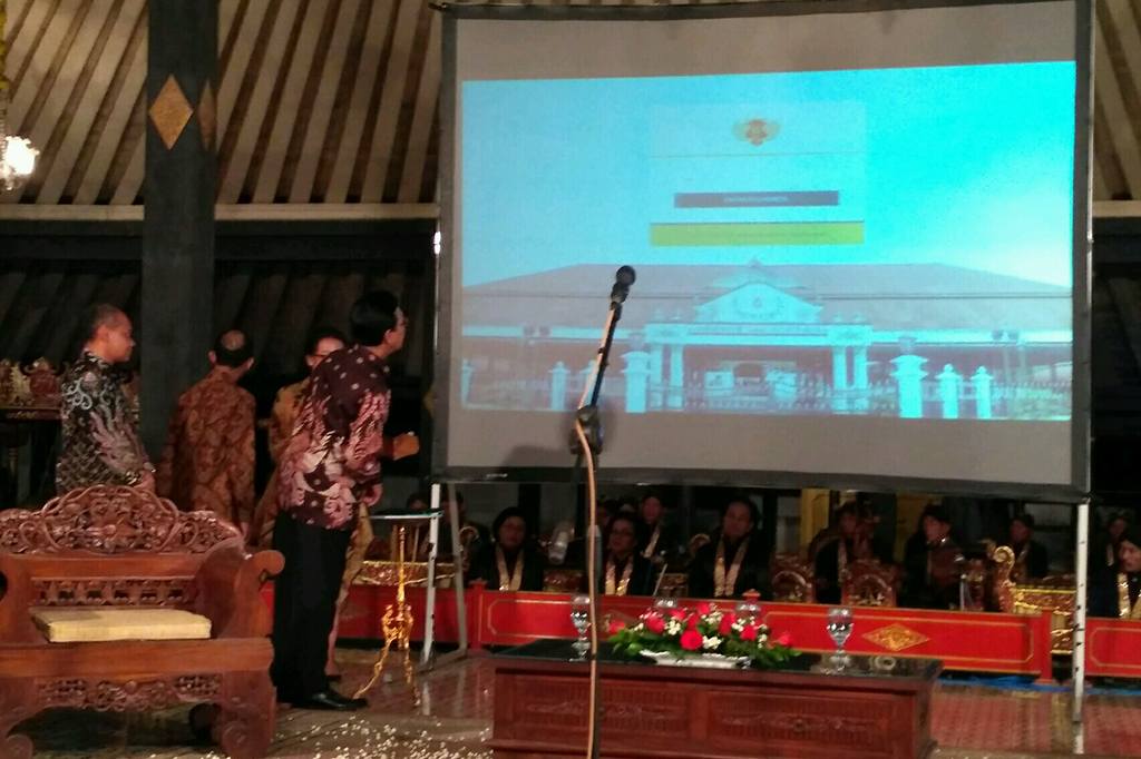 Prosesi peluncuran ditandai dengan cara memasukkan password kratonjogja.id yang dilakukan Sultan, sebagai tanda bahwa situs tersebut kini sudah bisa diakses publik.
