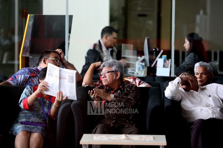Suap tersebut diberikan agar para pengusaha mendapatkan proyek pekerjaan pembangunan jalan di Maluku dan Maluku Utara, di bawah Kementerian PUPR.