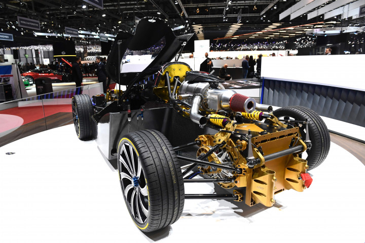 Tiongkok tak mau ketinggalan memamerkan capaiannya dalam riset mobil listrik. Andalannya adalah Techrules' REN yang diklaim siap produksi massal dalam waktu dekat.