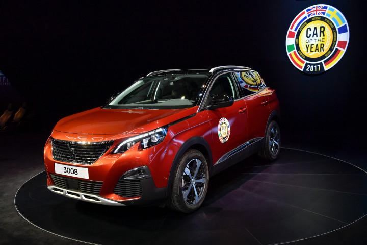 Peugeot 3008 dinobatkan sebagai Car of The Year. Tiga bulan sebelumnya, versi balap dari crossover made in France ini memenangkan Dakar Rally 2017.  AFP PHOTO / Fabrice COFFRINI