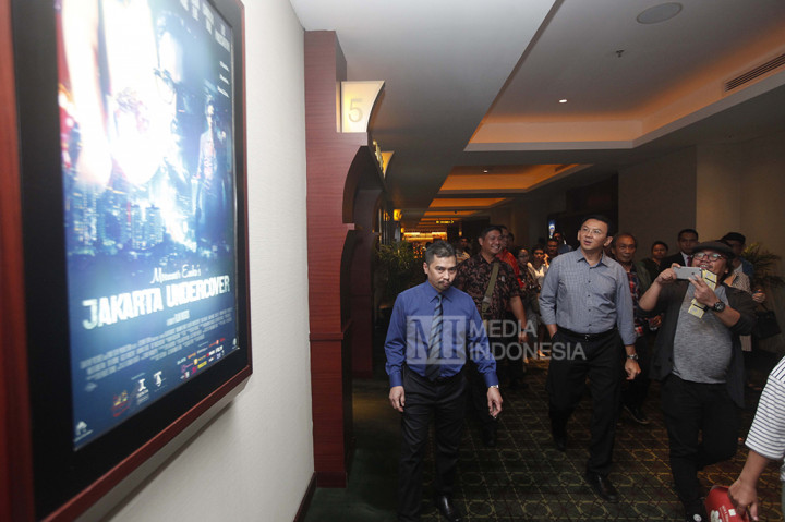 Calon gubernur DKI Jakarta, Basuki Tjahaja Purnama menonton bareng film 