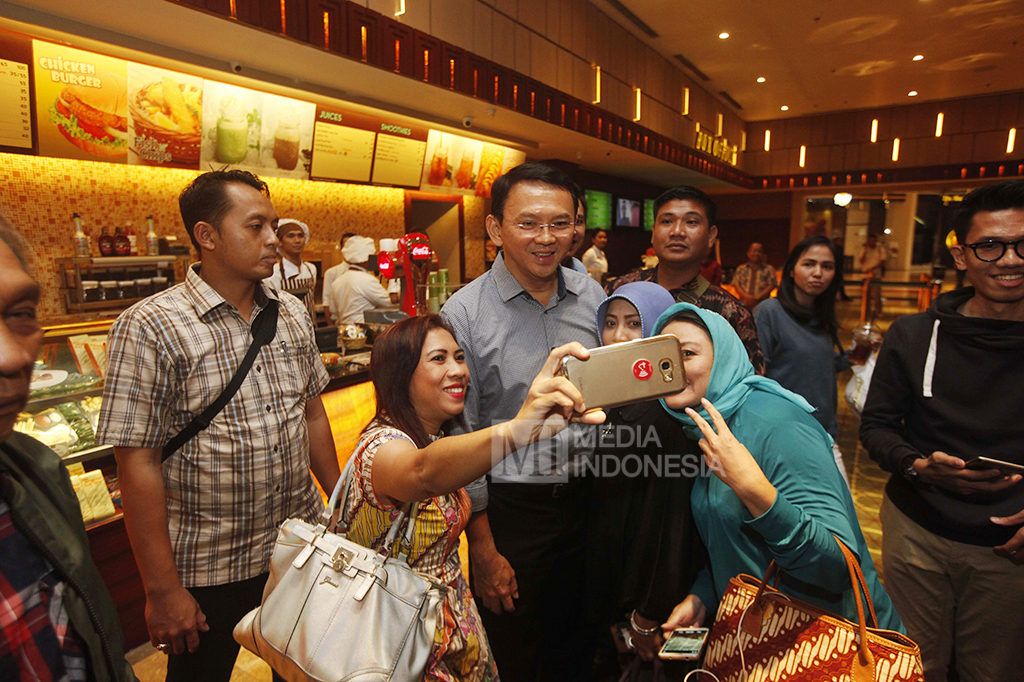 Film Jakarta Undercover merupakan film yang diangkat dari sebuah buku karangan Moammar Emka. Buku ini bercerita mengenai sisi lain Jakarta, seperti prostitusi dan narkoba.