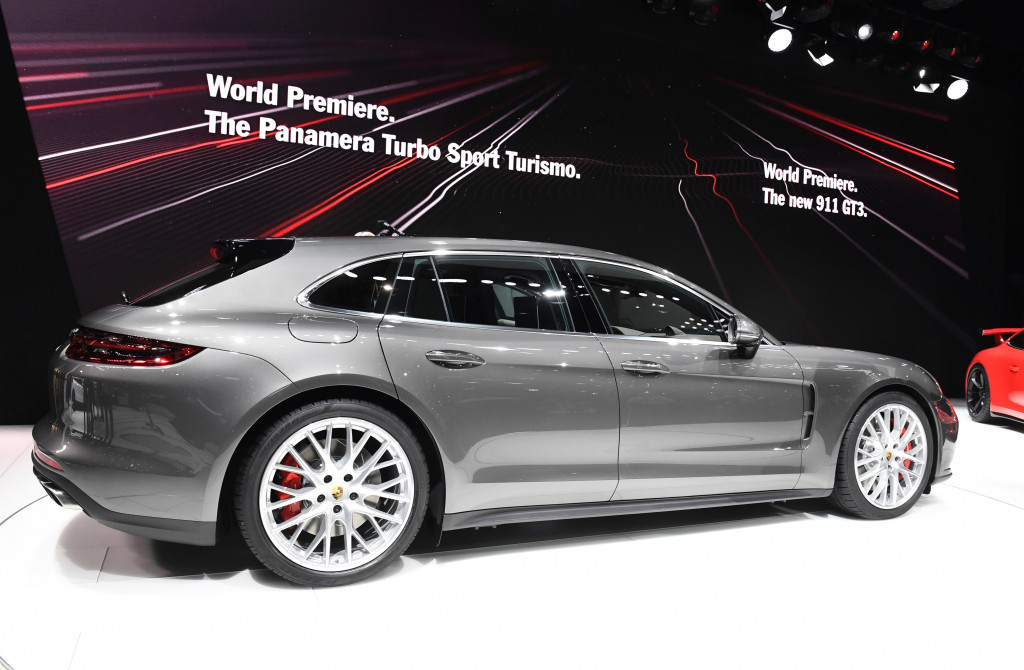 Penampilan perdana Porche Panamera Turbo Sport Turismo. Sosoknya dibanding pendahulunya yang cukup populer di Indonesia adalah interior lebih lapang dan tenaga lebih besar. AFP PHOTO / ALAIN GROSCLAUDE