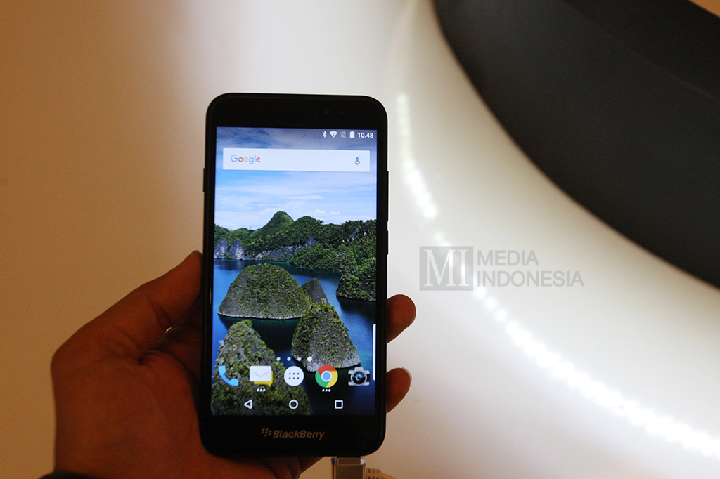 Menggabungkan teknologi modern dengan kecepatan jaringan 4G LTE, layar lebar HD 720p dan memori sebesar 4GB, BlackBerry Aurora memberikan kinerja yang handal untuk memenuhi kebutuhan akan sebuah smartphone.