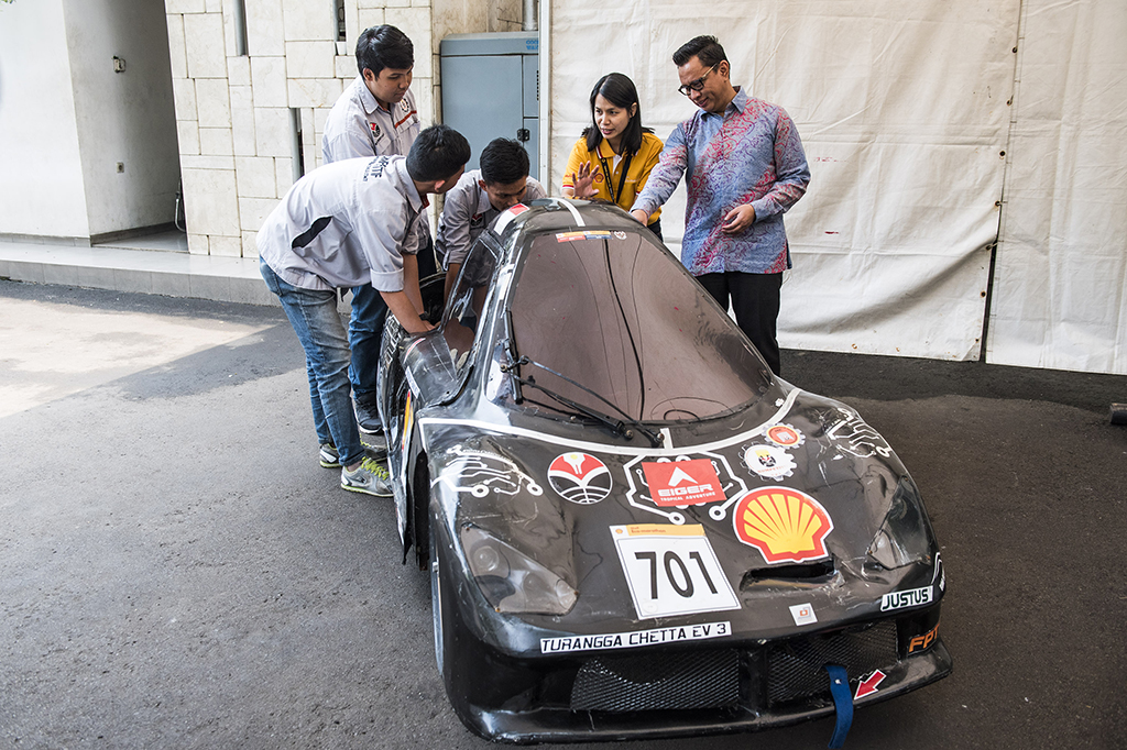 Sebanyak 26 mobil rancangan mahasiswa Indonesia bakal berlaga di kompetisi Shell Eco-Marathon (SEM) Asia 2017 yang berlangsung pada 16-19 Maret 2017. Mobil-mobil itu berasal dari 19 perguruan tinggi negeri dan swasta di Indonesia yang sudah diseleksi.