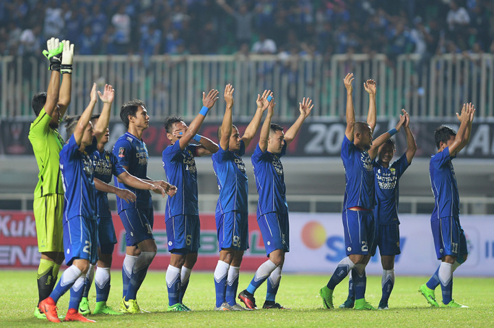 Persib Bandung mempersembahkan kemenangan atas Semen Padang, yang membuat mereka meraih peringkat ketiga Piala Presiden 2017 kepada pendukung setianya, para Bobotoh.