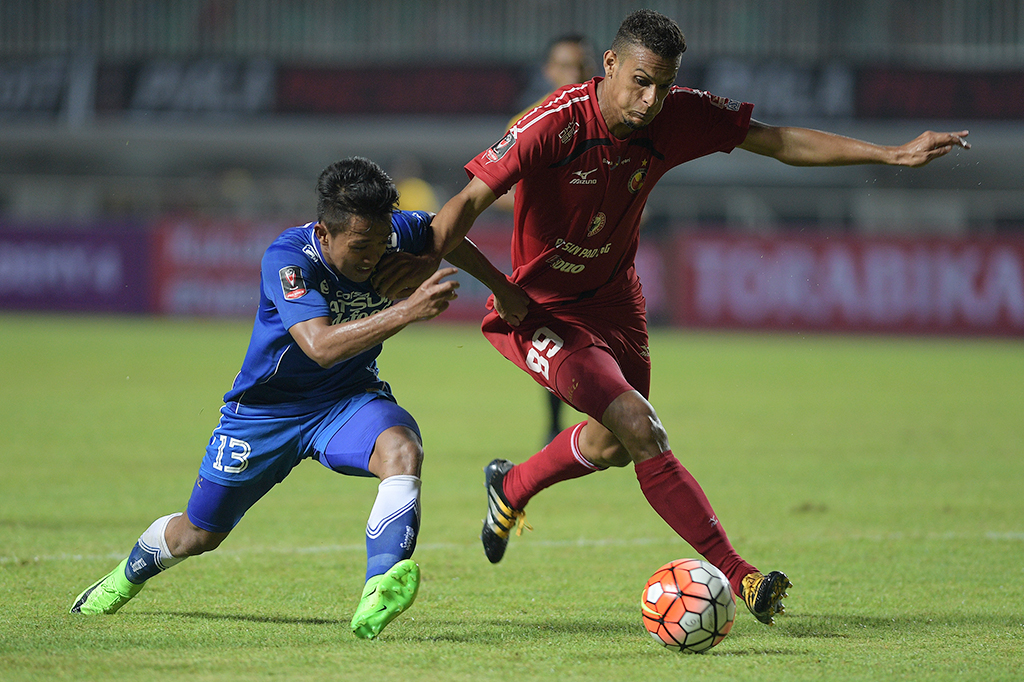 Dalam pertandingan tersebut, pelatih Persib Djajang Nurjaman mengandalkan serangan dari dua pemain sayap, Atep dan Febri Haryadi.