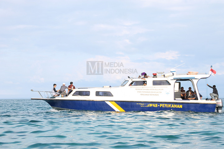Kapolsek Pulau Derawan, AKP Noordianto menjelaskan agar tim bekerja maksimal pihaknya bekerjasama dengan masyarakat dengan menggunakan transportasi pengawasan sementara.