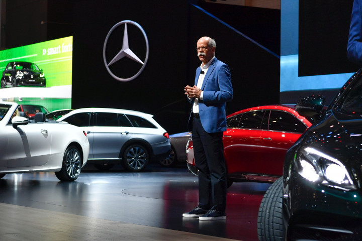 CEO Daimler and Mercedes-Benz, Dieter Zetsche, memaparkan model-model baru perusahaan yang dipimpimnya. Target pasar perusahaan asal Jerman ini tetap kepada konsumen berdaya beli sangat tinggi. 