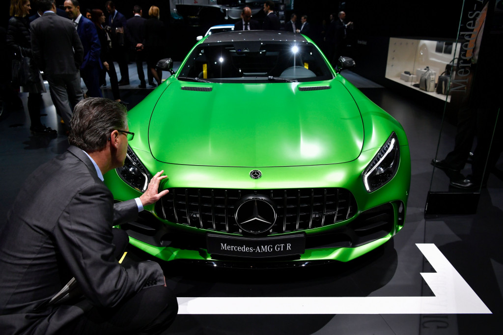 Mercedes AMG GT-R merupakan salah satu model paling menarik antusiasme pengunjung. Sportcar mewah dan SUV menjadi primadona dalam pameran otomotif tahunan yang diselenggaraan di Jenewa, Swiss, ini. 