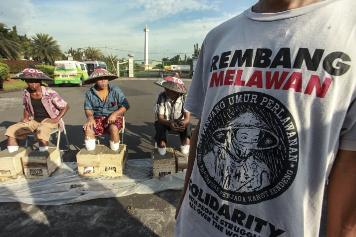 Ijin yang pertama telah dibatalkan, namun Pemprop Jateng kembali menerbitkan ijin yang ke dua. Alasannya pihak PT Semen Indonesia dinilai mampu membuktikan bahwa bukit kapur yang akan ditambang tidak menyimpang cadangan air.