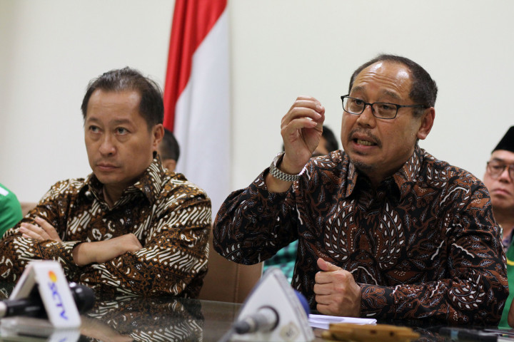 Ketua Umum DPP PPP Djan Faridz didampingi Waketum DPP PPP Humphrey Djemat memberikan keterangan pers.