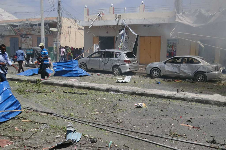 Kelompok ekstrimis Islam al-Qaida al-Shabab mengaku bertanggung jawab atas serangan tersebut.