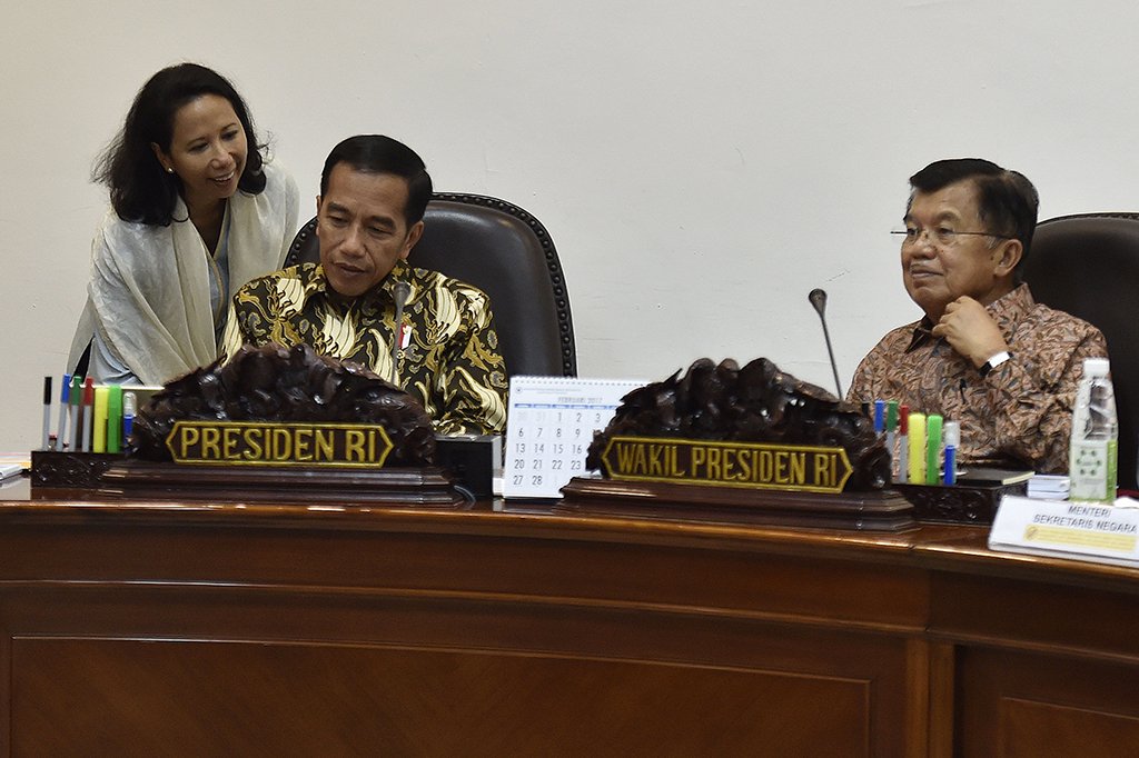 Menurut Jokowi, masalah pertembakauan harus dipandang dari dua aspek yaitu aspek kesehatan dan petani. Pemerintah harus melihat secara lebih luas tentang kelangsungan hidup para petani tembakau. Pasalnya, pekerja pertembakauan saat ini hidupnya sangat bergantung pada industri hasil tembakau.