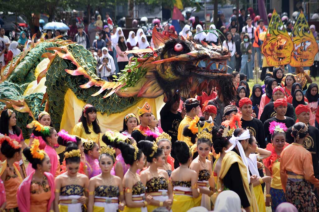 Sendratari Kolosal Legenda Baruklinting Digelar