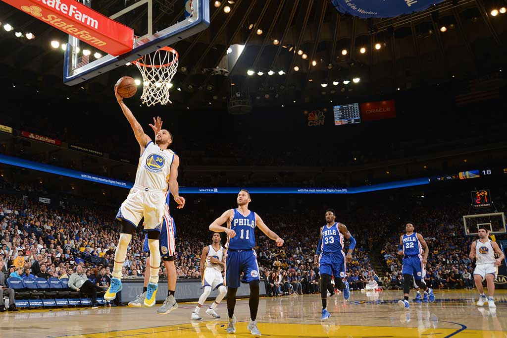 Selain 29 poin, Curry juga mencetak enam rebound dan empat assist.