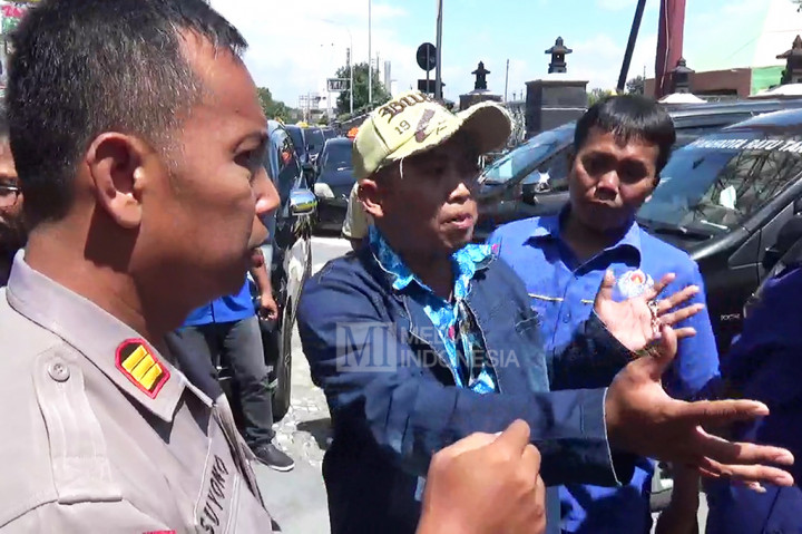Beruntung kesigapan petugas polisi yang ada di kawasan Stasiun Purwosari, membuat benturan fisik tidak meluas.