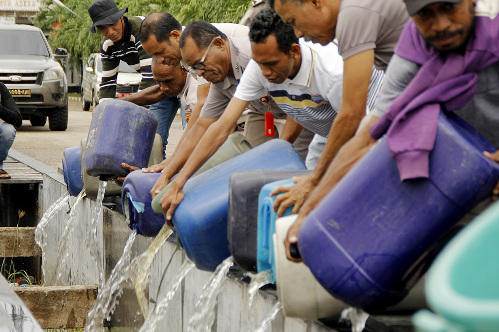 Pemusnahan sejumlah minuman keras ini merupakan hasil dari Operasi Pekat Turangga 2016 dan Operasi Rutin Ditresnarkoba selama 2017.