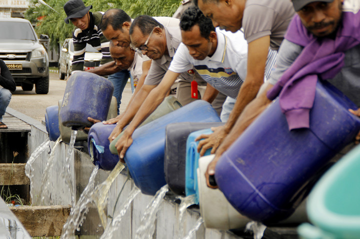 Pemusnahan sejumlah minuman keras ini merupakan hasil dari Operasi Pekat Turangga 2016 dan Operasi Rutin Ditresnarkoba selama 2017.
