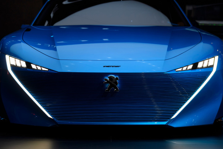 Peugeut Instinct mendobrak pakem mobil otonom yang didominasi model kompak dengan disain sederhana. Sportcar juga pantas dibekali teknologi otonom. AFP PHOTO / Fabrice COFFRINI
