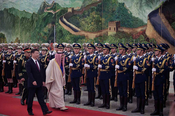 Usai melakukan lawatan ke sejumlah negara di Asia Pasifik termasuk Indonesia, Raja Salman melanjutkan kunjungan kenegaraan ke Tiongkok selama tiga hari.