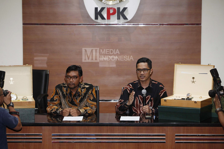 Semua oleh-oleh dari Raja Arab Saudi Salman bin Abdulaziz Al Saud telah dilaporkan ke KPK. Penerima oleh-oleh adalah tiga menteri, seorang gubernur serta Kapolri Jenderal Tito Karnavian.