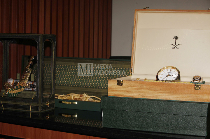 Nilai gratifikasi tersebut masih dalam perhitungan KPK. Namun, taksiran awal diperkirakan mencapai Rp 5 miliar.