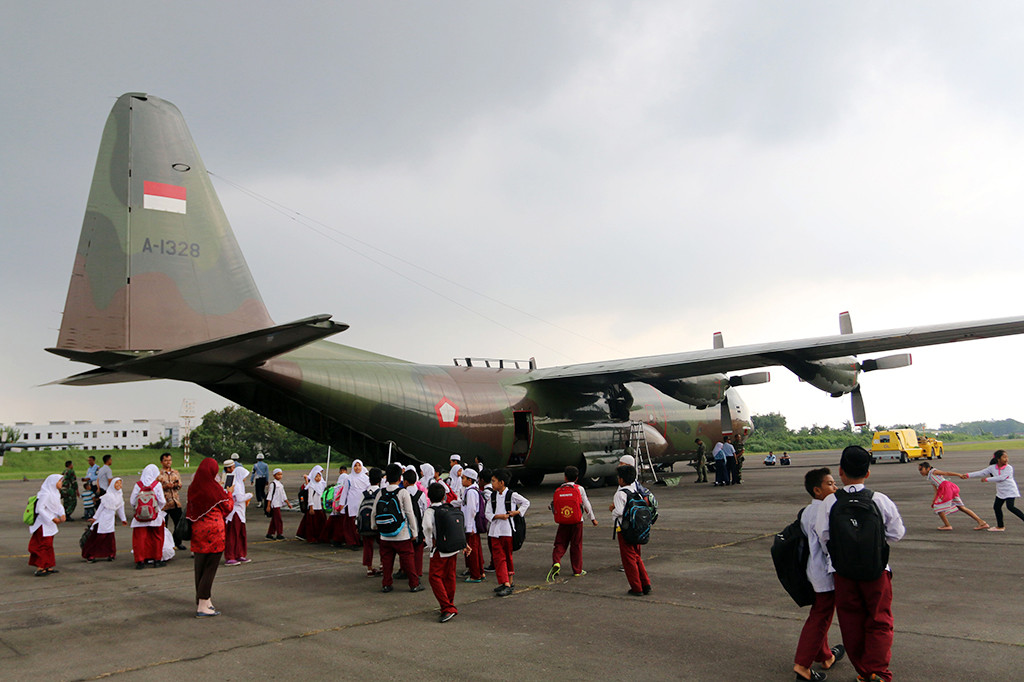 Kegiatan dalam rangka memperingati Bulan Dirgantara 2017 tersebut juga sebagai sarana edukasi kepada pelajar dan juga masyarakat umum.