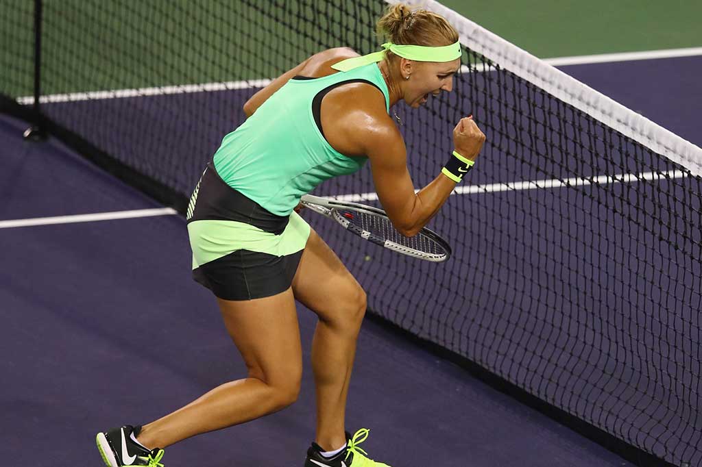 Venus dikalahkan petenis Rusia Elena Vesnina di perempat final dalam pertarungan tiga set 6-2, 4-6, 6-3. 