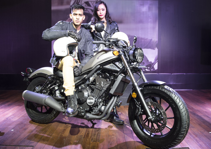 Mesin dua silinder DOHC 470cc yang jadi sumber tenaganya sama dengan milik CB500 Series. Tenaga puncaknya 44 daya kuda dengan torsi 45,8 Nm.
