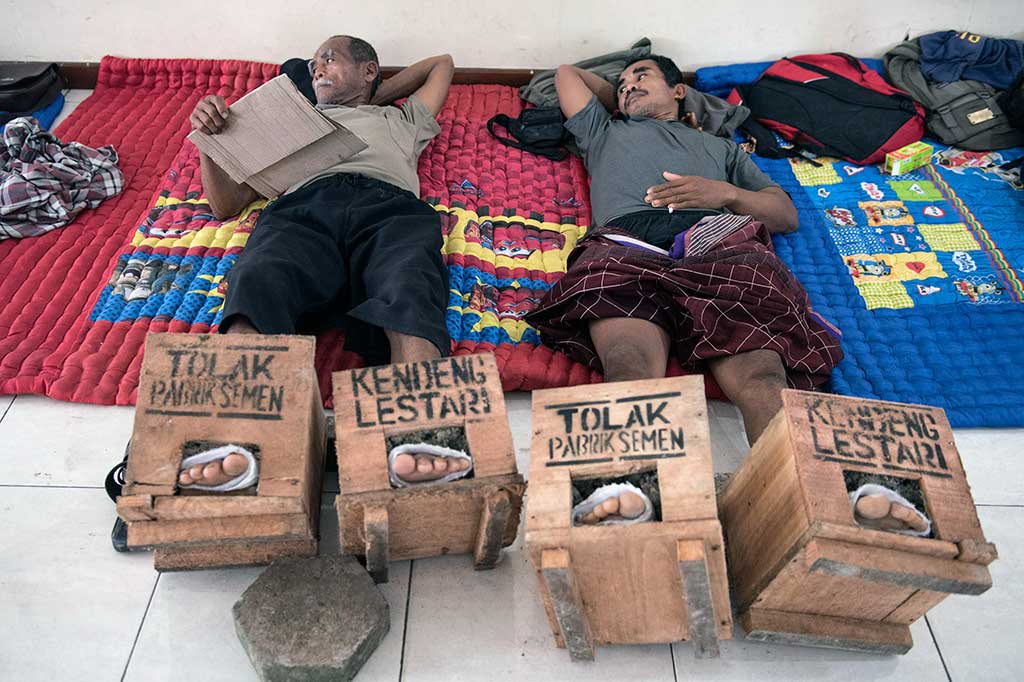 Warga Kendeng Penyemen Kaki Bertambah