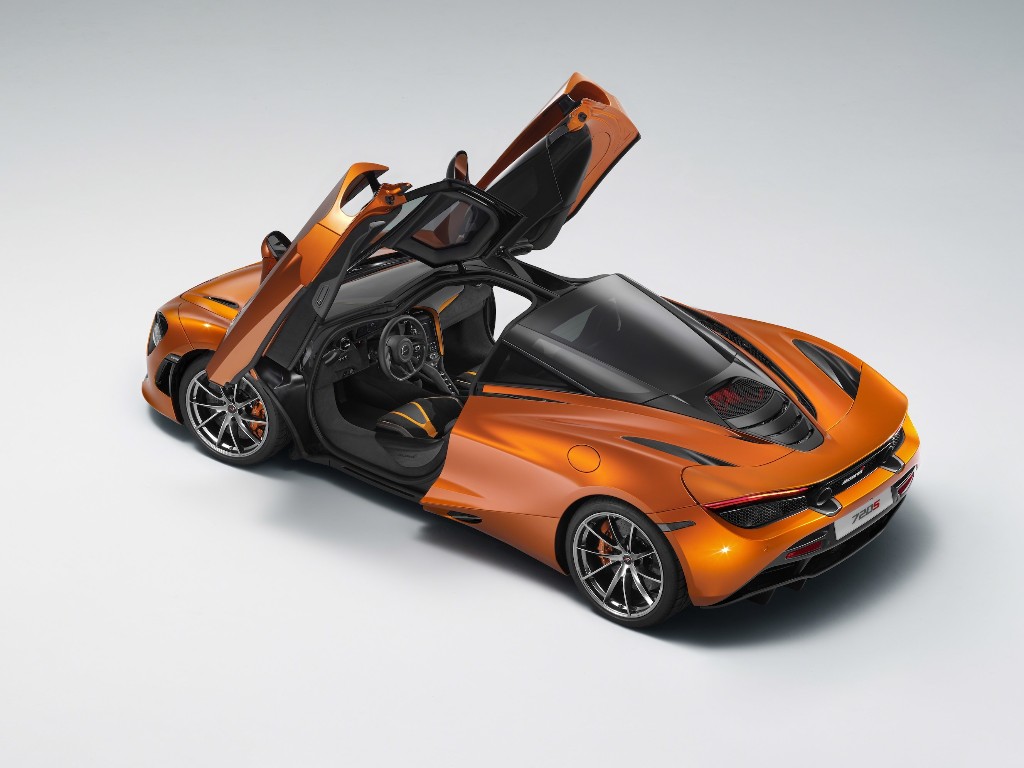 Produsen asal Inggris ini kembali melahirkan hypercar yang dibangunnya berdasar pengalaman di balap Formula 1. Daya tarik McLaren 720S bukan cuma pintu guntingnya, tetapi terutama desain super aerodinamis dengan bahan double carbon yang ringan.  architecturaldigest.com